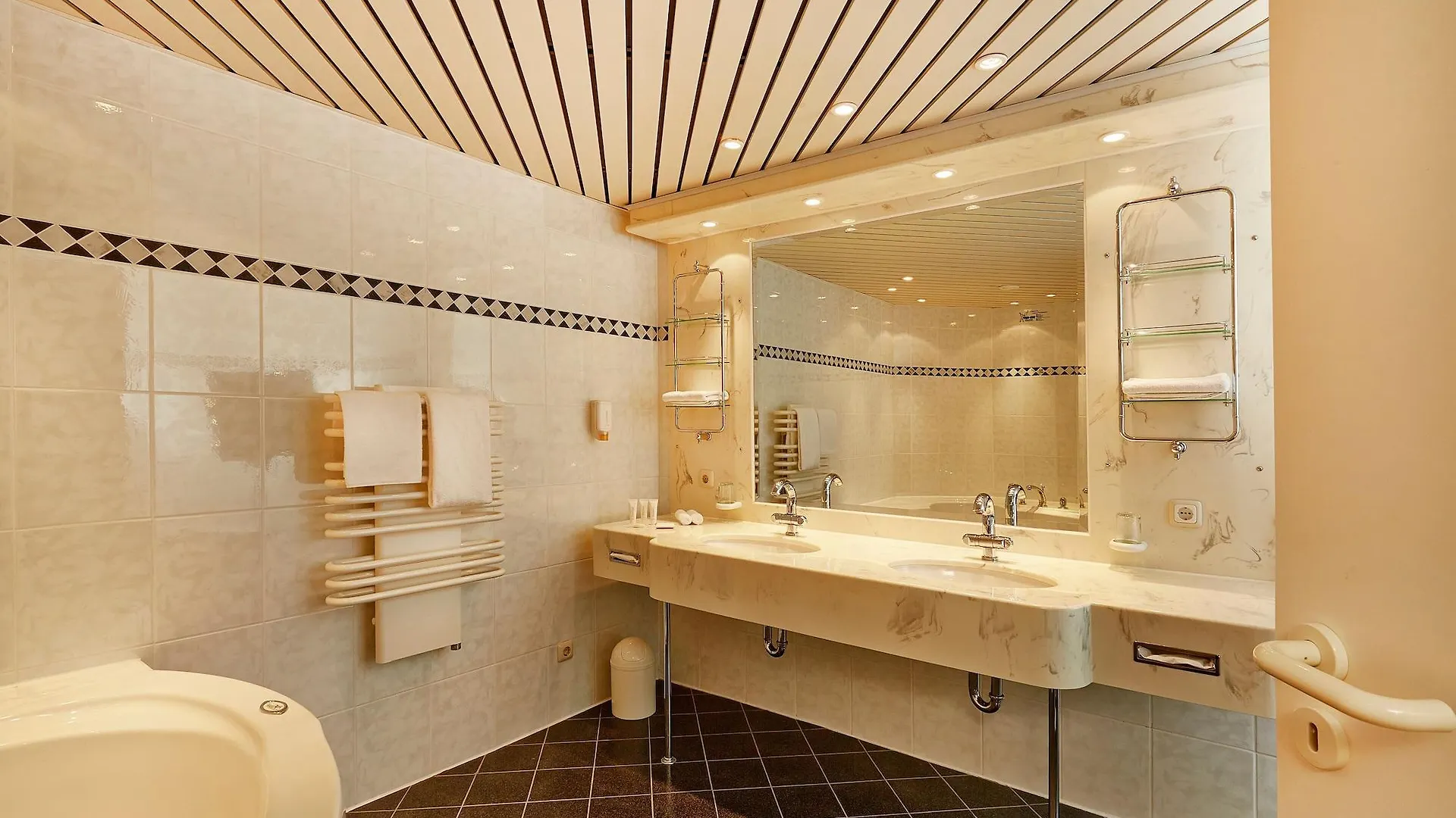 H+ Hotel Hanower